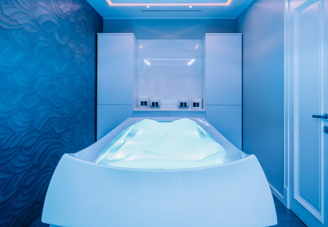 Dry flotation bed with padded surface and controls